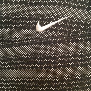 NWT nike cropped fitted work out pants!